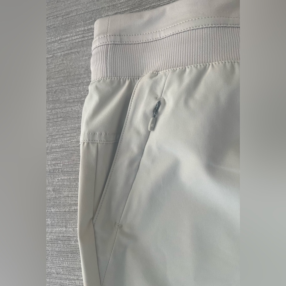 Kyodan Featherweight Collection Ultra-Legger Cream Capri Jogger Size L NWT - Picture 7 of 15
